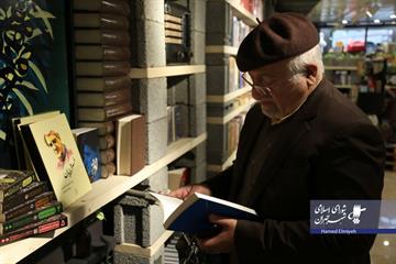 محمدجواد حق‌شناس در بازدید از مراکز فرهنگی به مناسبت هفته کتاب: مسیر آینده بشریت از مسیر کتابفروشی‎ها می‎گذرد